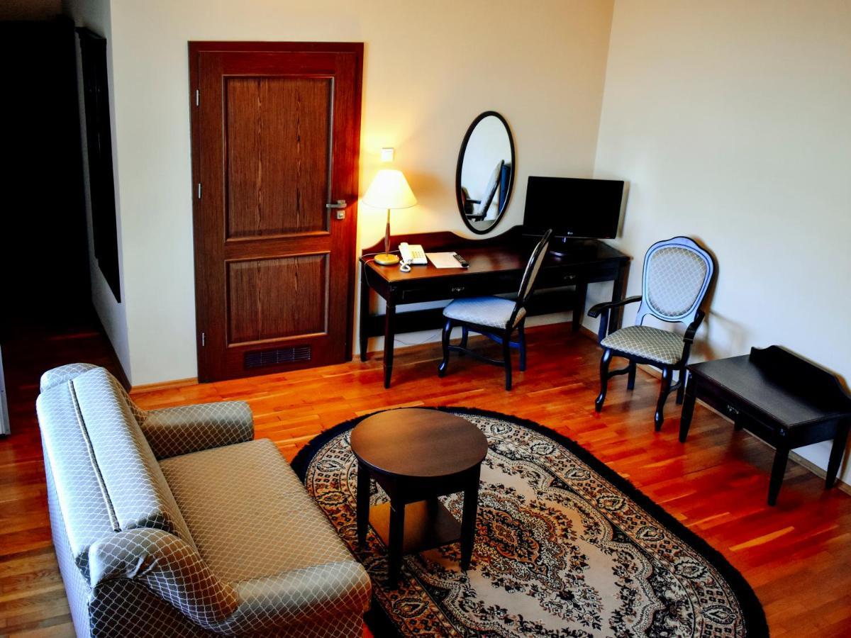 Hotel Zamek Krolewski W Rydzynie Rydzyna Extérieur photo