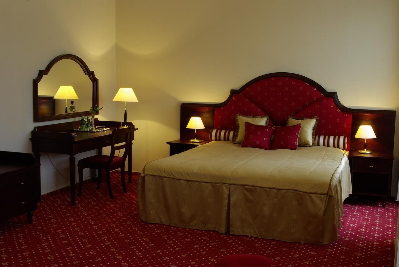 Hotel Zamek Krolewski W Rydzynie Rydzyna Extérieur photo